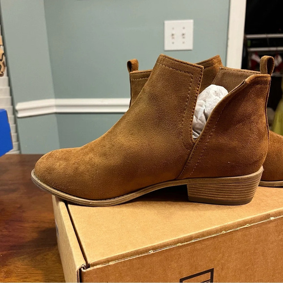 New Journee Collection Womens Rimi Bootie Vegan Suede Ankle Boot Camel Size 10 - Picture 3 of 9